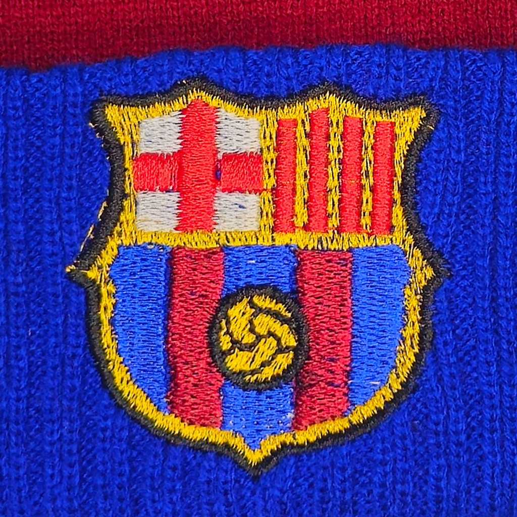 کلاه بافت پوم دار بارسلونا