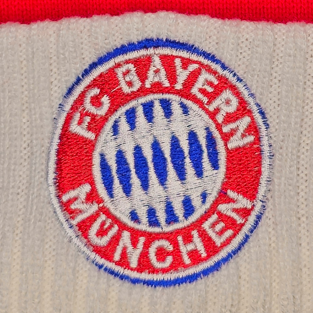 کلاه بافت پوم دار بایرن  