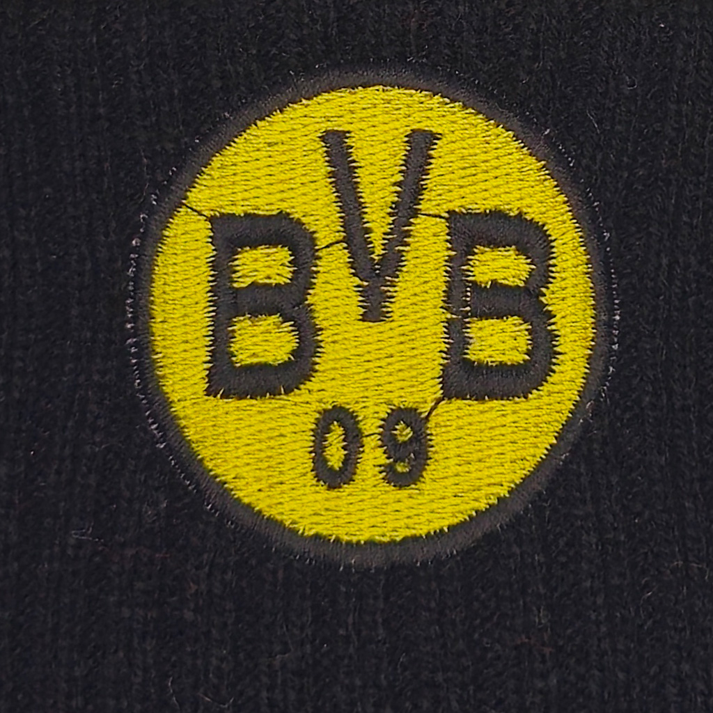 کلاه بافت پوم دار دورتموند