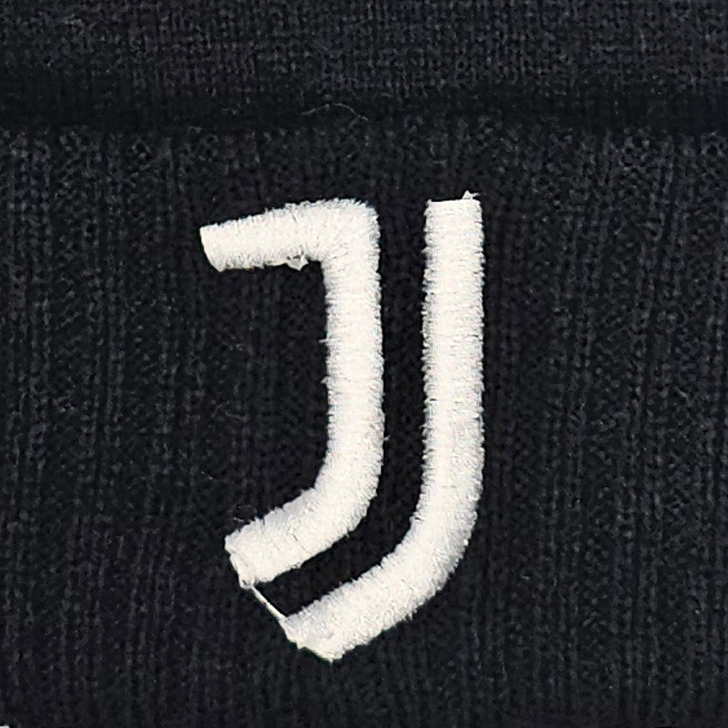 کلاه بافت پوم دار یوونتوس