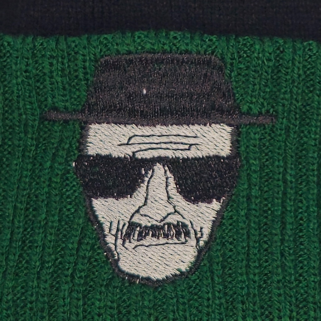 کلاه بافت پوم دار هایزنبرگ