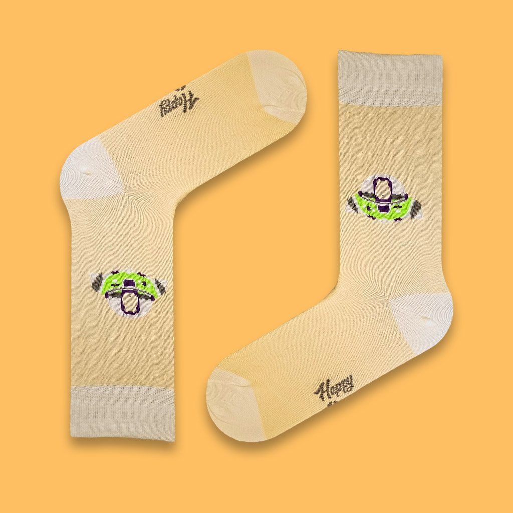 جوراب ساقدار بازلایتر توی استوری کرم روشن